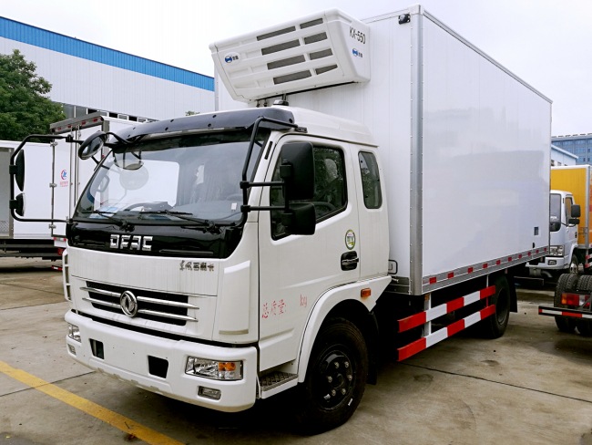 東風(fēng)多利卡冷藏車(廂長4.8米)